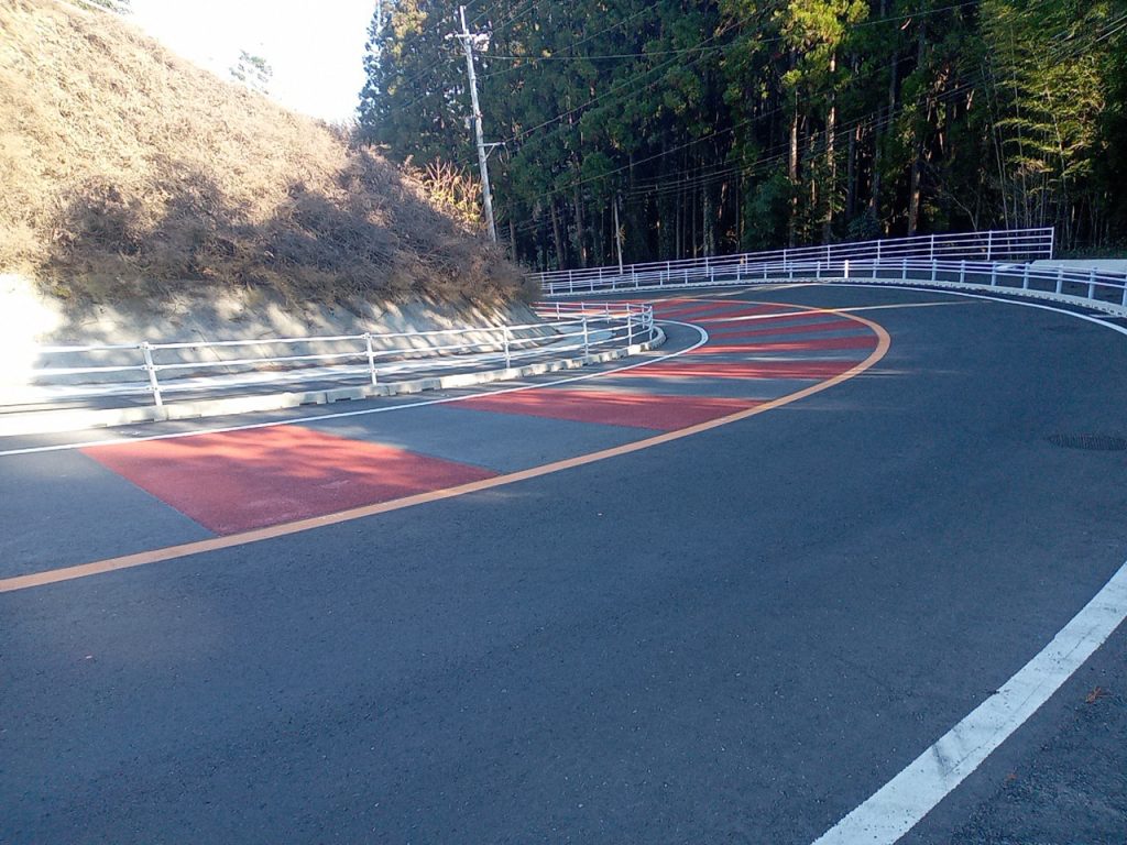 R3年　カラー舗装工事